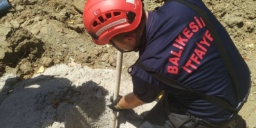 Erdek’te çukura düşen yavru domuzun imdadına itfaiye yetişti