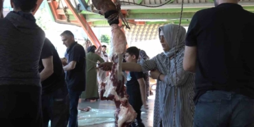 Erkekleri aratmayan kadın kasaplar