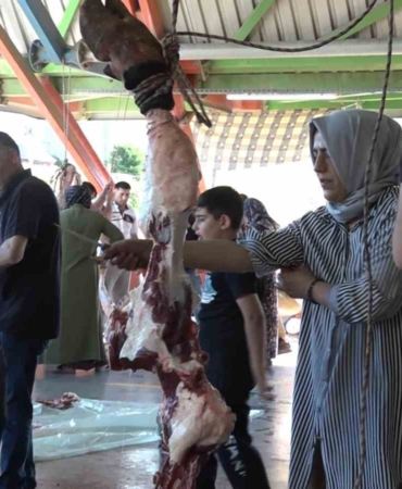 Erkekleri aratmayan kadın kasaplar