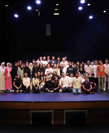 Esenler’de 3. ESEV Tiyatro Günleri’nin kapanış programı düzenlendi