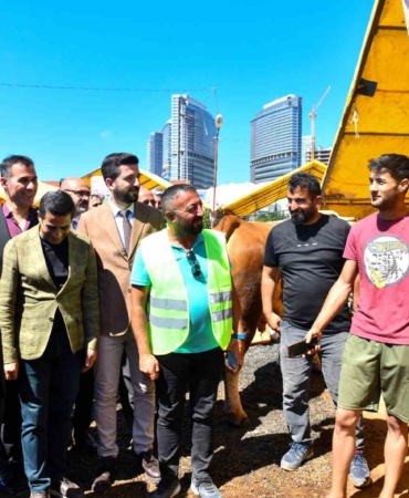 Esenyurt Belediye Başkanı Özer, Mimar Sinan Parkı’nı ziyaret etti