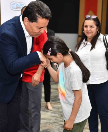 Esenyurt Belediye Başkanı vatandaşlarla bayramlaştı