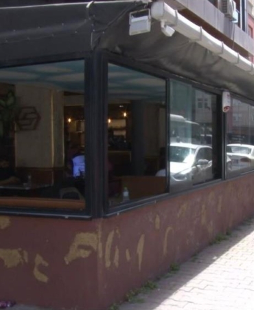 Esenyurt’ta 2 yıl içerisinde 15 defa soyulan kafeterya tekrar soyuldu: O anlar kamerada