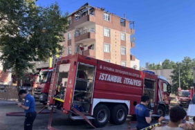 Esenyurt’ta 5 katlı binanın çatısı alev alev yandı