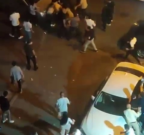 Esenyurt’ta çocukların telefon kavgasında ortalık böyle karıştı