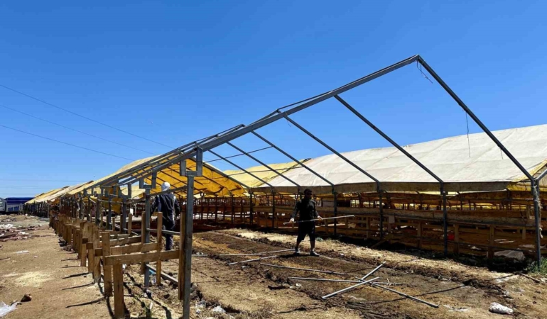 Esenyurt’ta kurban satış alanında temizlik seferberliği