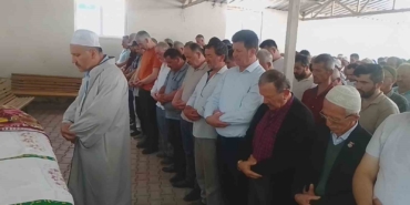 Eşinin ağaçtan düştüğünü duyunca fenalaştı, hastanede hayatını kaybetti