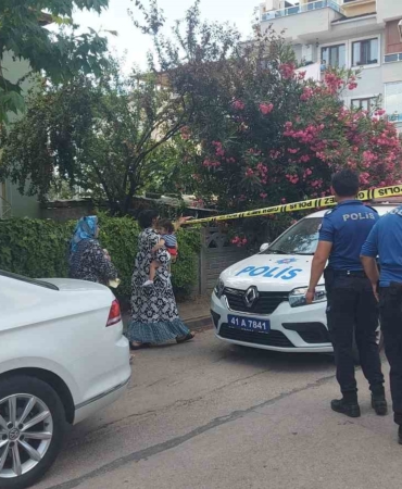 Evi terk eden eşine sinirlendi, çocuklarını rehin aldı