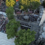 Eyüp Sultan Camii’nde bayram namazı yoğunluğunu böyle görüntülendi