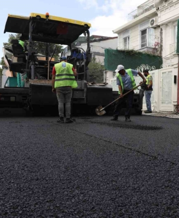 Eyüpsultan’da haziranda 3 mahallede 7 bin ton asfalt serimi yapıldı