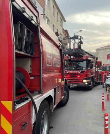 Eyüpsultan’da yangında can pazarı: Mahsur kalan 20 kişi tahliye edildi, 4 kişi dumandan etkilendi