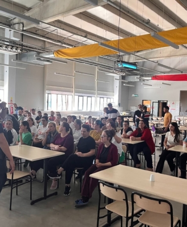 Fabrikada çalışan kadınlara KADES tanıtımı