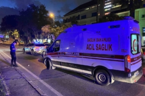 Fatih’te motosiklet, yolun karşısına geçmeye çalışan kadına çarptı: 3 yaralı