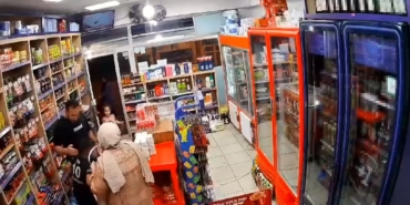 Fatih’te öfkeli baba 7 yaşındaki çocuğu önce darp, sonra tehdit etti: O anlar kamerada