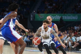 Fenerbahçe, Efes’i farklı yenerek final serisinde durumu 2-0 yaptı