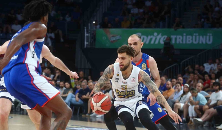 Fenerbahçe, Efes’i farklı yenerek final serisinde durumu 2-0 yaptı