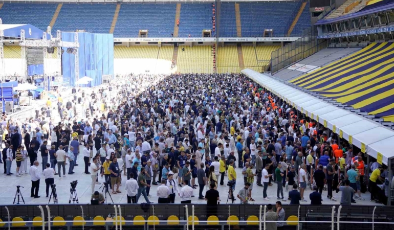 Fenerbahçe’de oy kullanma işlemi başladı