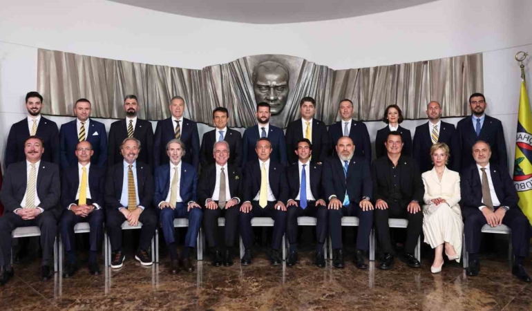 Fenerbahçe’de yeni yönetim mazbatalarını aldı