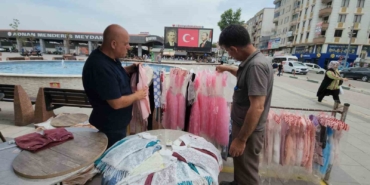 Fenomen muhtardan çocuklara ücretsiz bayram kıyafeti