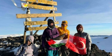 Filistin’e destek için Afrika’nın en yüksek dağına çıktılar