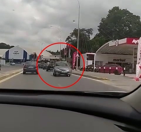 Film sahnesi gibi olay: Kilometrelerce geri geri giden otomobil şaşkına çevirdi