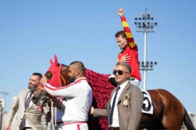 Gazi Koşusu’nu kazanan jokeyden Arda Güler sevinci