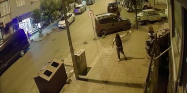 Gaziosmanpaşa’da iş yerine garip silahlı saldırı: O anlar kamerada