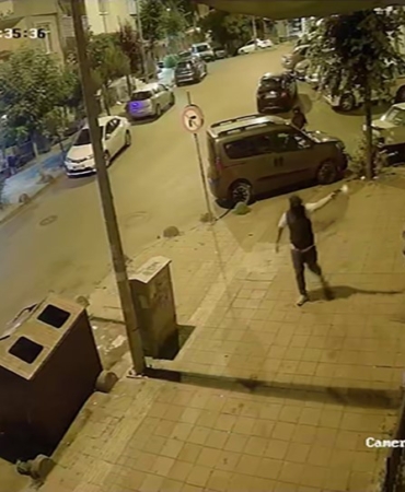 Gaziosmanpaşa’da iş yerine garip silahlı saldırı: O anlar kamerada