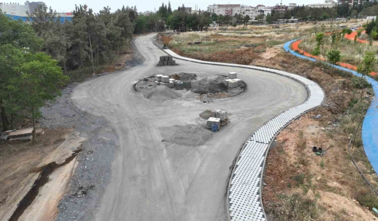 Gebze Millet Bahçesinin iç yolları asfaltlanıyor