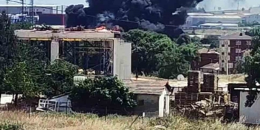 Gebze’de fabrika alev topuna döndü: Bölgeye çok sayıda ekip sevk edildi