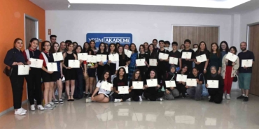 Genç gönüllülerin sertifika heyecanı
