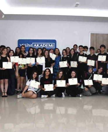 Genç gönüllülerin sertifika heyecanı