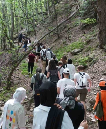Gençler doğa için yürüdü