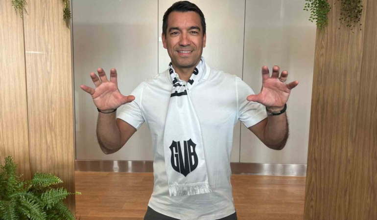 Giovanni van Bronckhorst, İstanbul’a geldi