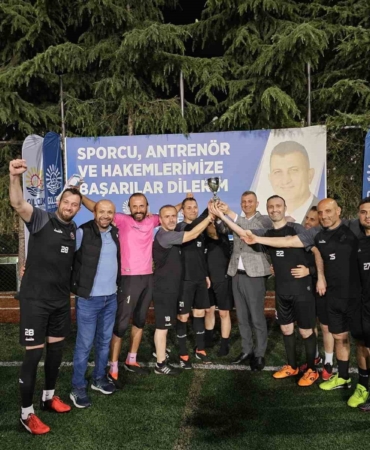 Gölcük Belediyesi 12. Birimler Arası Futbol Turnuvasında şampiyon Gençlik Spor