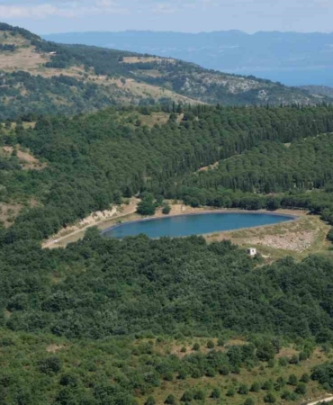 Göletteki su seviyesi çiftçiyi sevindirdi