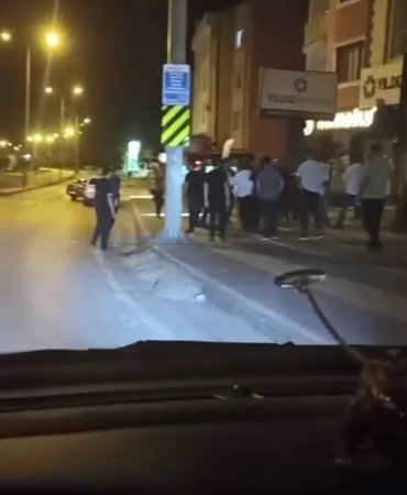 Gruplar arası kavgada sokak ringe döndü