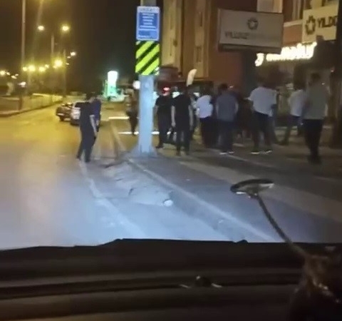 Gruplar arası kavgada sokak ringe döndü