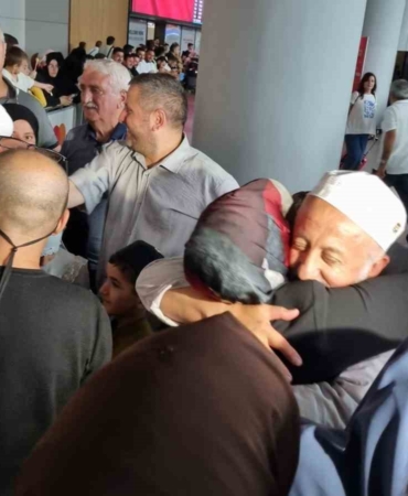 Hac ibadetini tamamlayan hacılar kutsal topraklardan yurda dönüş yaptı