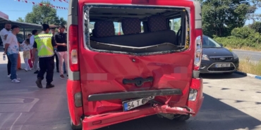 Hafif ticari araç, şehir içi toplu taşıma aracına çarptı: 5 yaralı