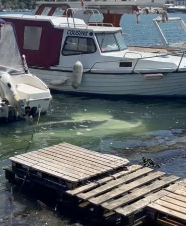 Haliç Sahili’nde sürücüsünün yol kenarına park ettiği otomobil denize düştü: Sürücü son anda kurtuldu