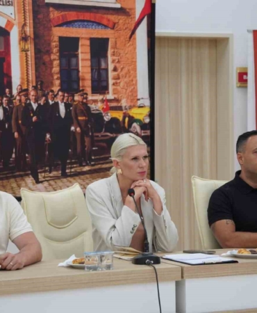 ‘Halk Günü’ ile kapılarını halka açtı