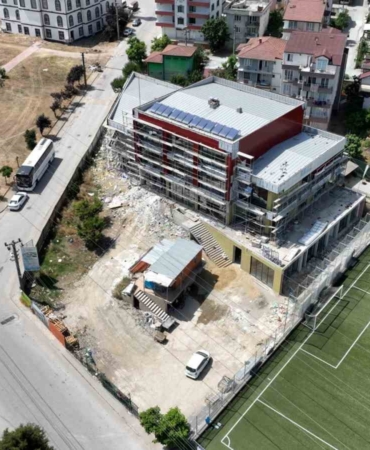 Hasan Doğan Gençlik Merkezi’nde kompozit cephe imalatı yapılıyor
