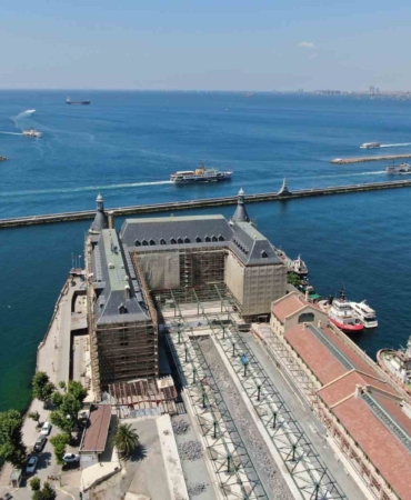 Haydarpaşa Garı’nı saran örtü kaldırıldı