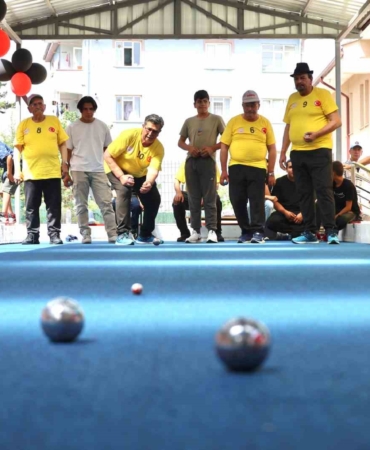 Huzurevi sakinleri ‘Bocce’ oyunu ile yeteneklerini sergiledi