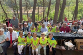 Huzurevinde kalan yaşlılar, piknikte miniklerle kaynaştı