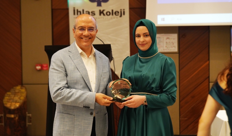 İhlas Koleji mezunları coşkulu bir mezuniyet töreniyle hayata uğurlandı