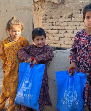 İhlas Vakfı’ndan yetimlere bayram