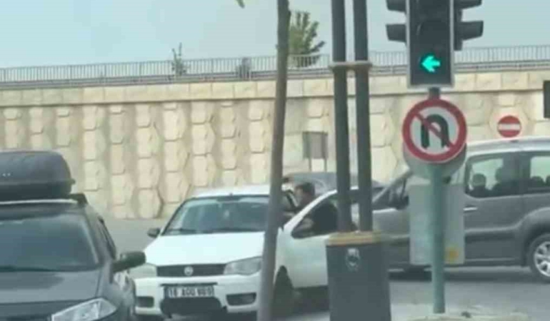 İki grubun kavgası mahalleyi savaş alanına çevirdi