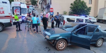 İki otomobilin çarpıştığı kazada 4 kişi yaralandı